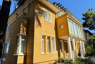 VILLA FOR SALE IN BÜYÜKADA NİZAM MAHALLESİ WITH SEA VIEW AND LARGE GARDEN