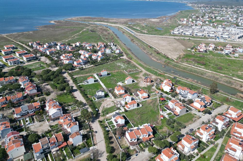 Ayvalık Altınova'da Satılık, Denize 400 mt Mesafede Villa Arsası