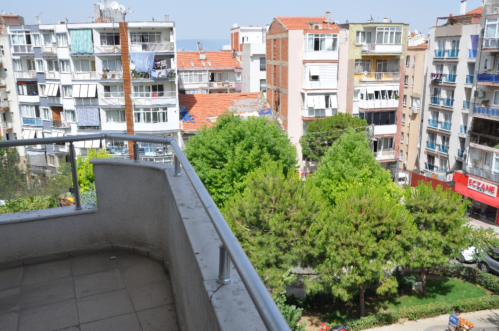 İzmir Yeşilyurt Ordu Caddesi Yanında Satılık 3+1 Natamam Daire