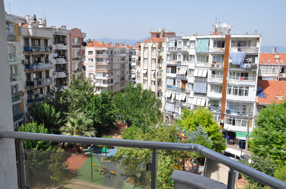 İzmir Yeşilyurt Ordu Caddesi Yanında Satılık 3+1 Natamam Daire