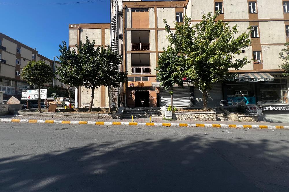 İkitelli OSB'de Aymakoop Sanayi Sitesinde, 50 m2 Dükkan/Atölye