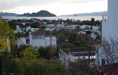 Bodrum Gümüşlük Satılık Deniz Manzaralı Villa ve İmarlı Arsa