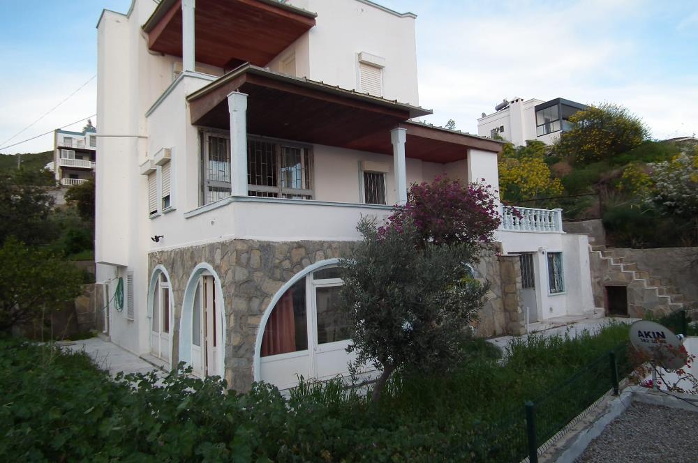 Bodrum Gümüşlük Satılık Deniz Manzaralı Villa ve İmarlı Arsa