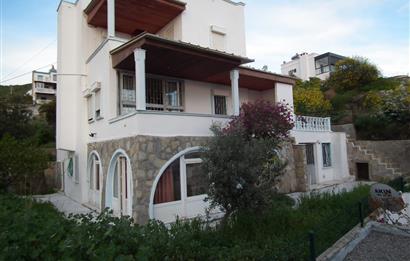 Bodrum Gümüşlük Satılık Deniz Manzaralı Villa ve İmarlı Arsa