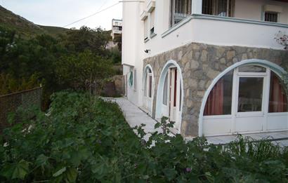 Bodrum Gümüşlük Satılık Deniz Manzaralı Villa ve İmarlı Arsa