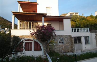 Bodrum Gümüşlük Satılık Deniz Manzaralı Villa ve İmarlı Arsa