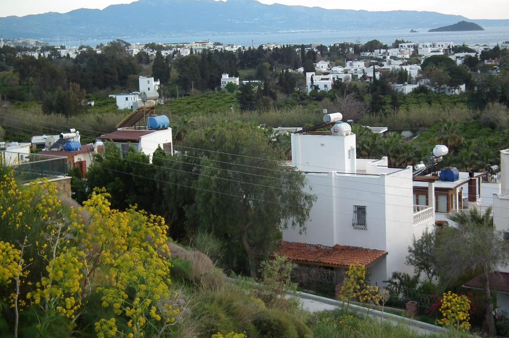 Bodrum Gümüşlük Satılık Deniz Manzaralı Villa ve İmarlı Arsa