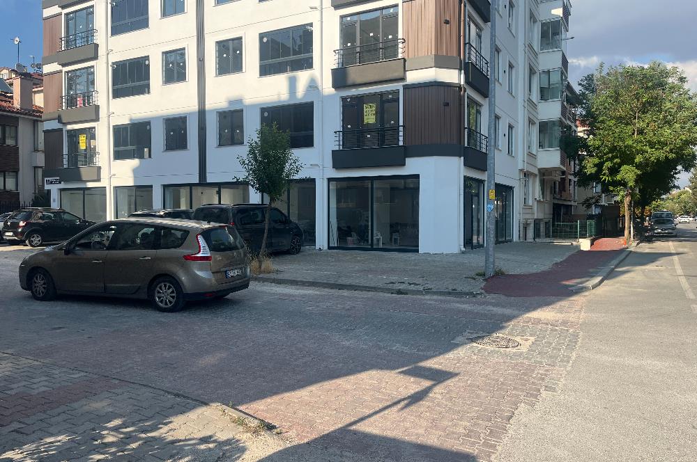 C21 Teras Gayrimenkulden Bahçelievler'de 250 m² Köşe Başı Dükkan