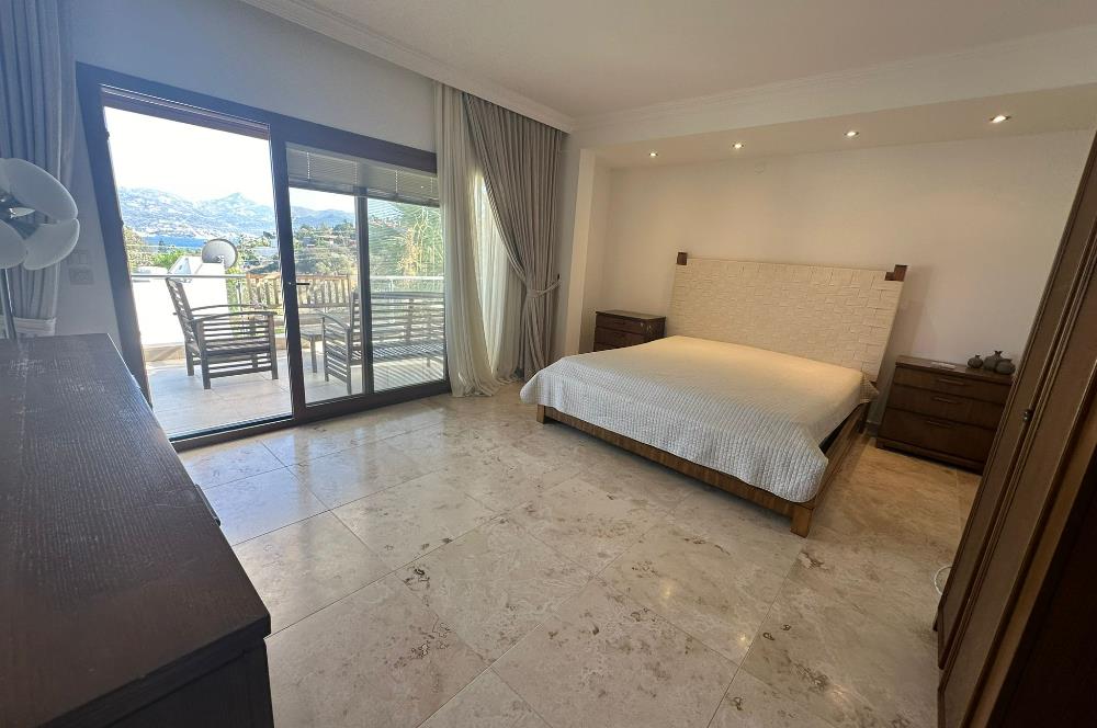 Bodrum Yalıkavak Küdür de Satılık Tribleks Villa