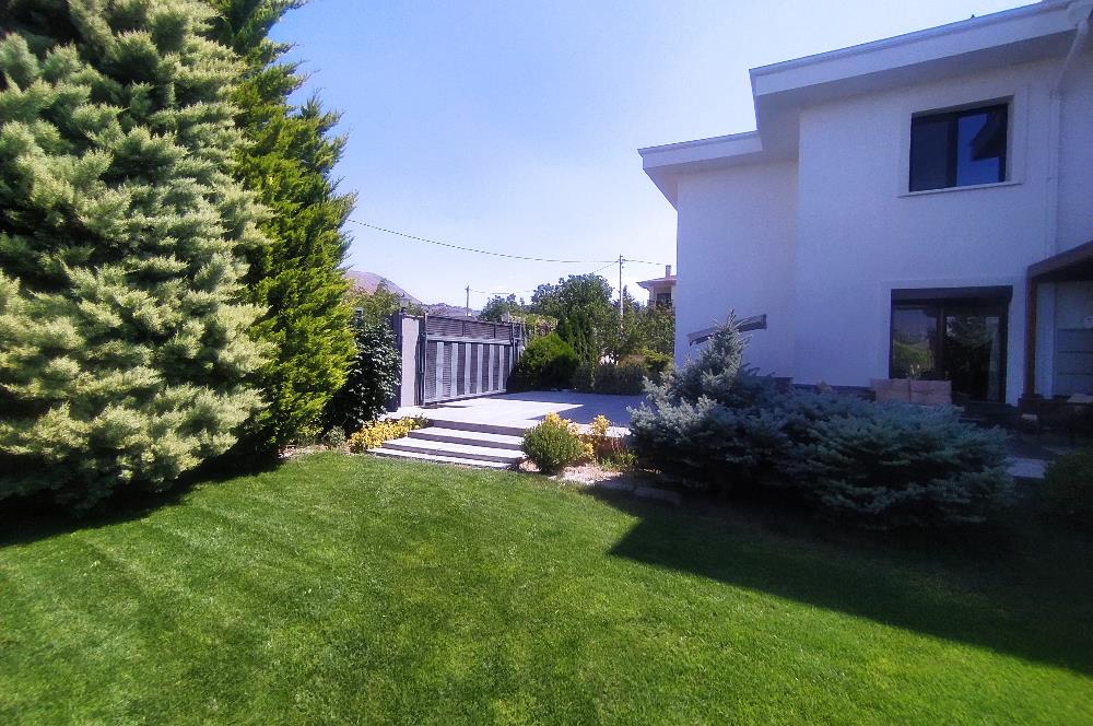 Erenköy Mahallesinde Lüx Satılık Villa