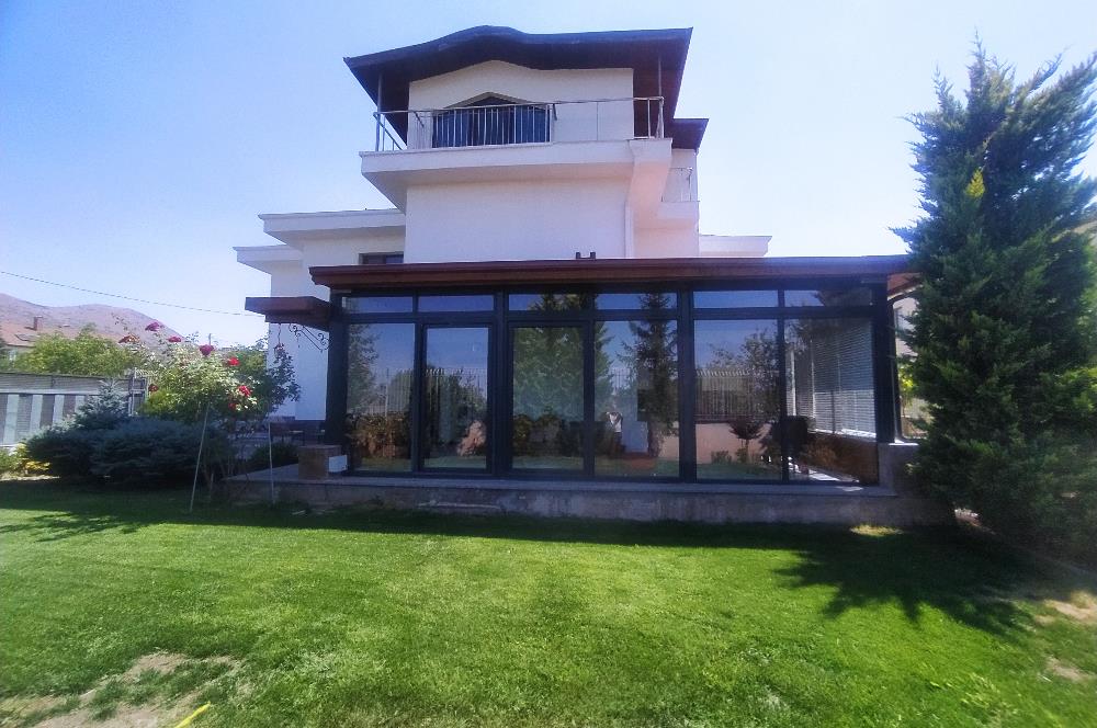 Erenköy Mahallesinde Lüx Satılık Villa