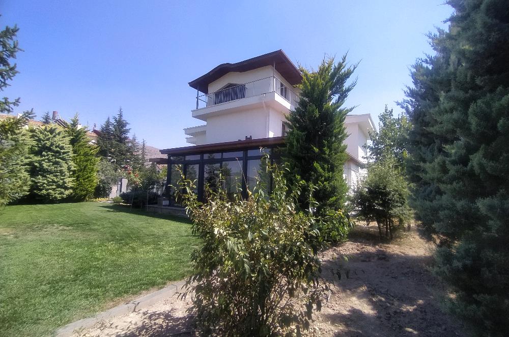 Erenköy Mahallesinde Lüx Satılık Villa