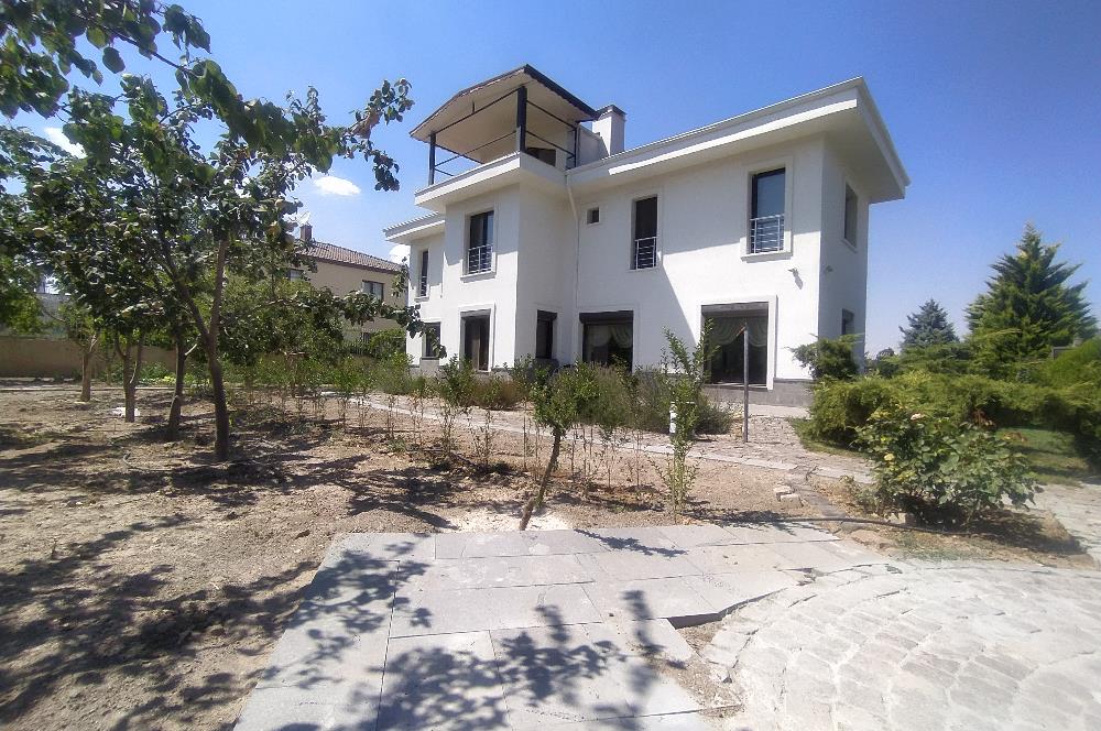 Erenköy Mahallesinde Lüx Satılık Villa