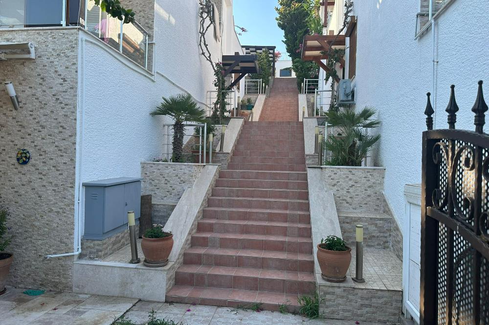 Bodrum Yalıkavak Küdür de Satılık Tribleks Villa