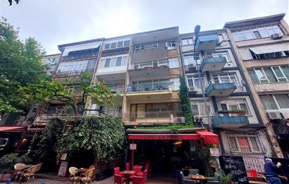 KADIKÖY'ÜN KALBİ MİRALAY NAZIM SOKAK'TA 2+1 SATILIK DAİRE