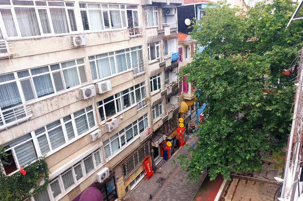 KADIKÖY'ÜN KALBİ MİRALAY NAZIM SOKAK'TA 2+1 SATILIK DAİRE