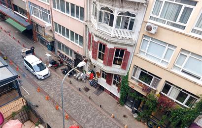 KADIKÖY'ÜN KALBİ MİRALAY NAZIM SOKAK'TA 2+1 SATILIK DAİRE