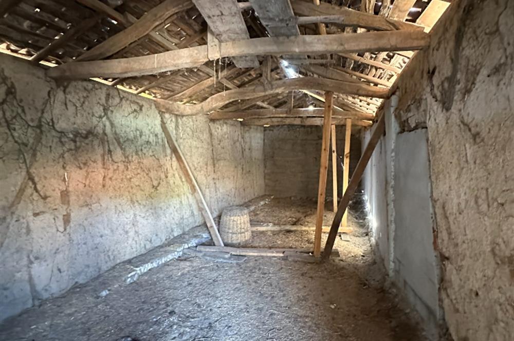 CENTURY21 TRUST: Balıkesir Manyas Kızıksa Mahallesinde 613m2 Köy Evi