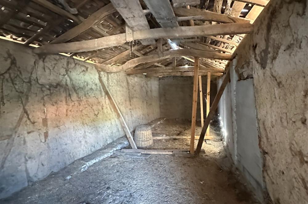 CENTURY21 TRUST: Balıkesir Manyas Kızıksa Mahallesinde 613m2 Köy Evi