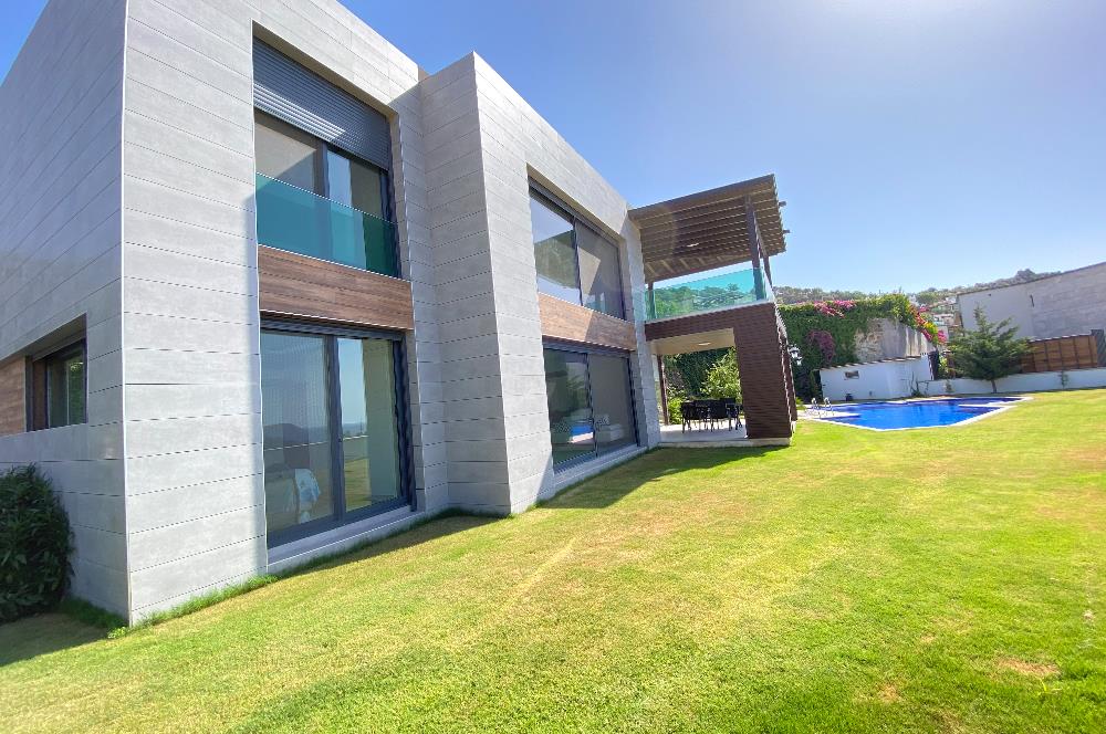 Gümüşlük'te 850 m2 Arsa İçerisinde 4+2 Satılık Villa