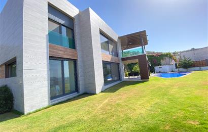 Gümüşlük'te 850 m2 Arsa İçerisinde 4+2 Satılık Villa