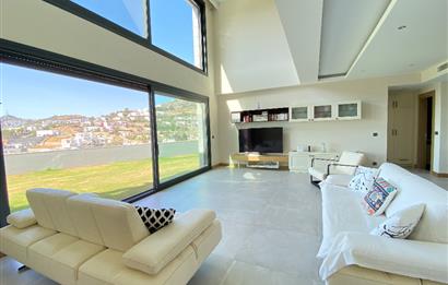 Gümüşlük'te 850 m2 Arsa İçerisinde 4+2 Satılık Villa