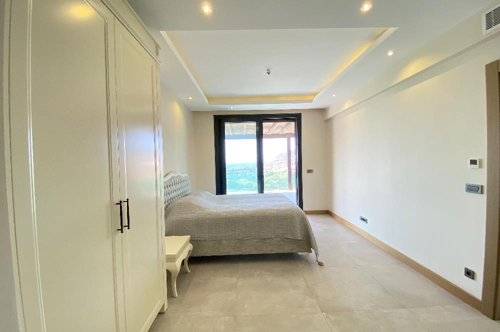 Gümüşlük'te 850 m2 Arsa İçerisinde 4+2 Satılık Villa