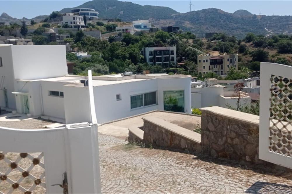 Bodrum Yalıkavak'ta 890 m2 Arsa İçerisinde Satılık Özel Havuzlu ve Deniz Manzaralı 4+1 Villa 