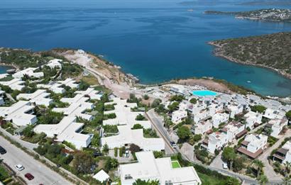 Adabükü 5 yıldızlı otel konseptinde çağdaş tasarım ödüllü,muhtesem deniz manzaralı satılık villa