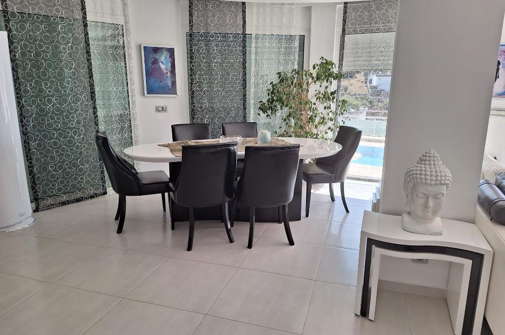 Bodrum Yalıkavak'ta 890 m2 Arsa İçerisinde Satılık Özel Havuzlu ve Deniz Manzaralı 4+1 Villa 