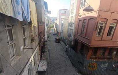 C21 MOLLA TEAM BALAT YÜRÜYÜŞ YOLU ARKA SOKAĞI SATILIK 2+1 DAİRE