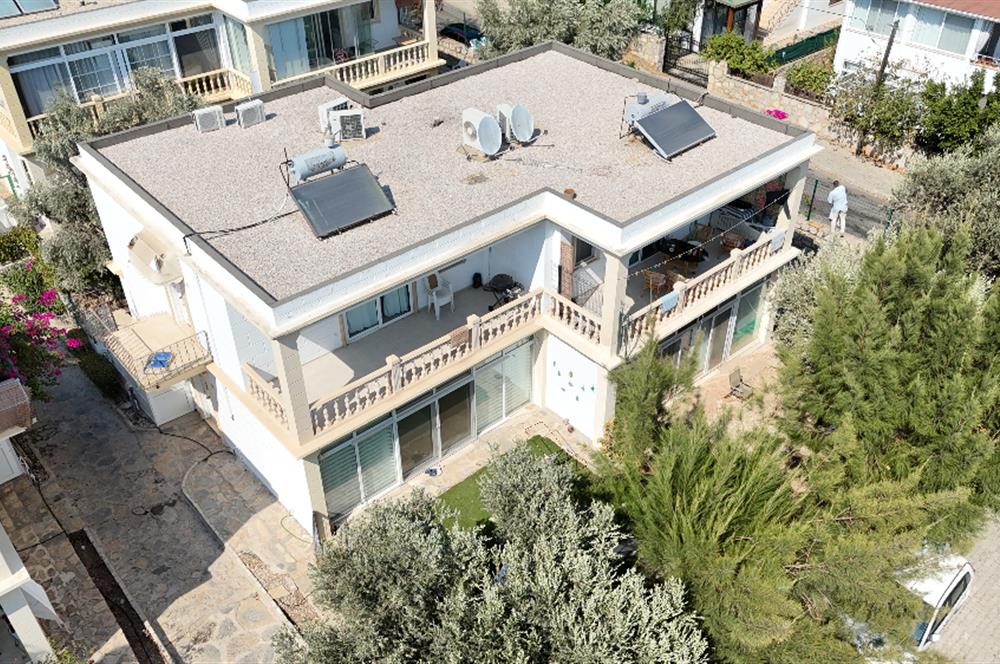 Bodrum Konacık'ta Havuzlu Site İçerisinde Satılık 2+1 Üst Kat Daire