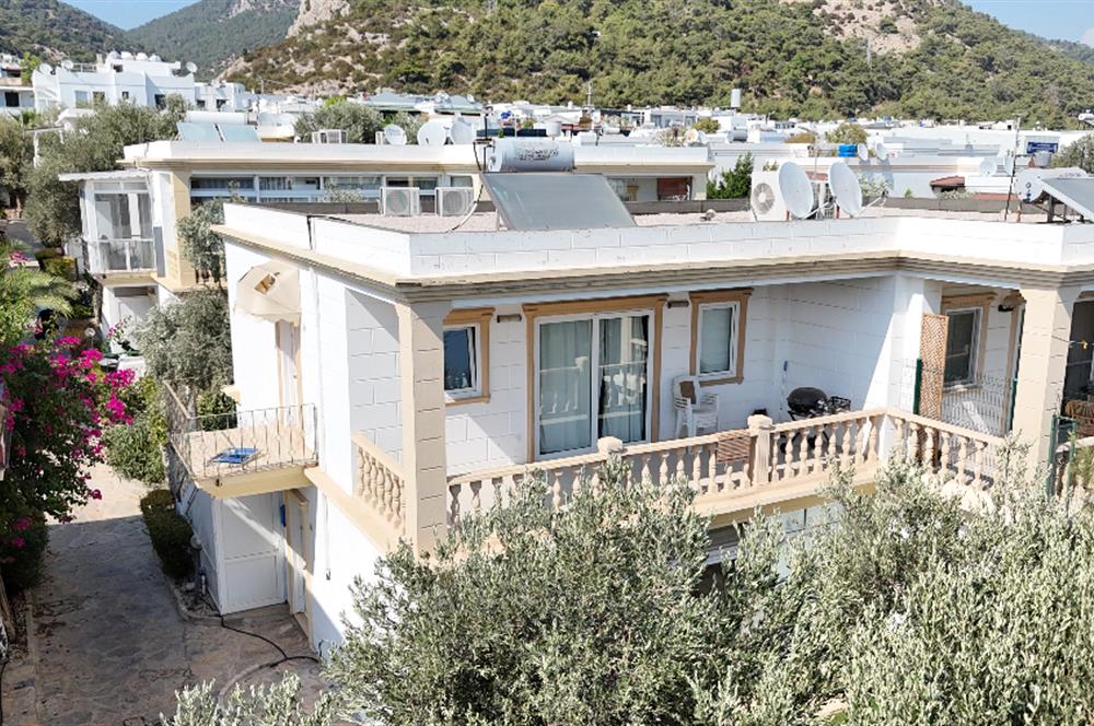 Bodrum Konacık'ta Havuzlu Site İçerisinde Satılık 2+1 Üst Kat Daire