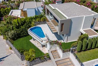 Bodrum Gündoğan'da 6+1 Satılık Müstakil Havuzlu Villa