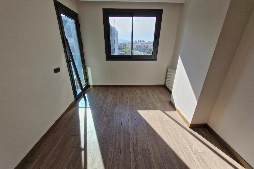 Çiğli Kaşarcı Sitesinde 2+1 kiralık lüks ofis