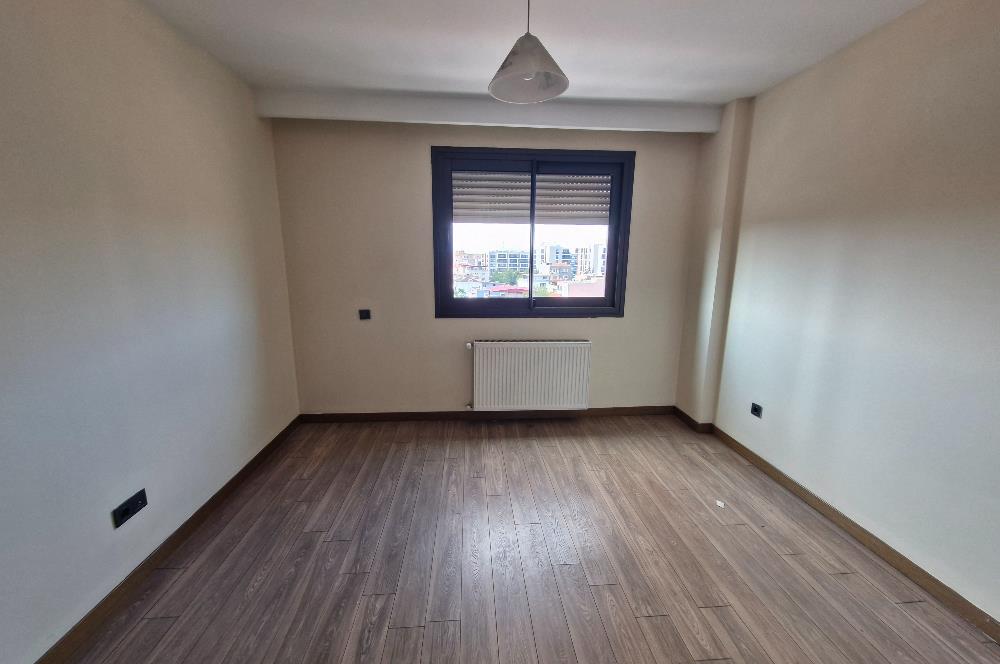 Çiğli Kaşarcı Sitesinde 2+1 kiralık lüks ofis