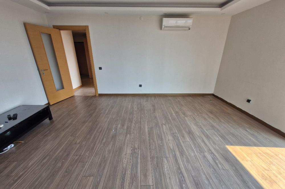 Çiğli Kaşarcı Sitesinde 2+1 kiralık lüks ofis