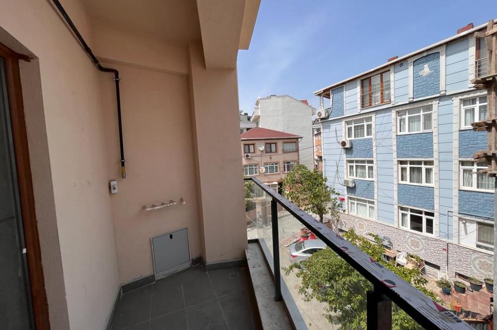 CENTURY 21'DEN KEMERBURGAZDA YENİ BİNA METROYA YAKIN 2.KAT DAİRE