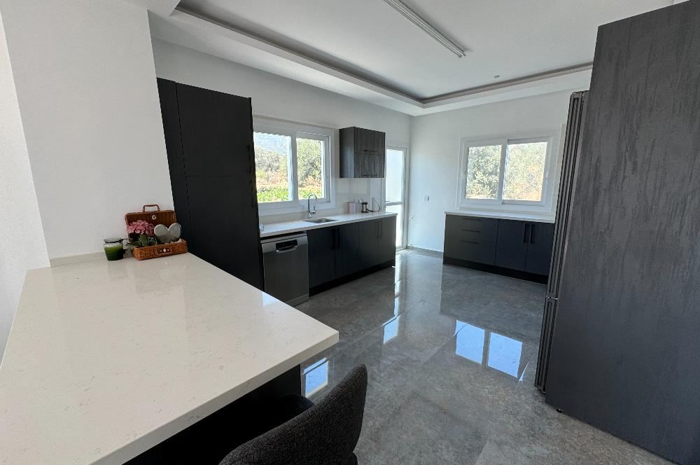 Türk Malı - Ozanköy'de 4 Yatak Odalı Modern Villa, TEK YETKİLİ