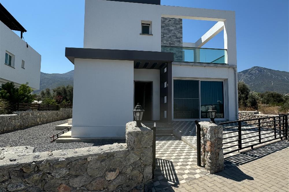 Türk Malı - Ozanköy'de 4 Yatak Odalı Modern Villa, TEK YETKİLİ