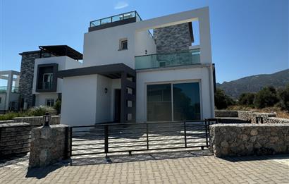 Türk Malı - Ozanköy'de 4 Yatak Odalı Modern Villa, TEK YETKİLİ