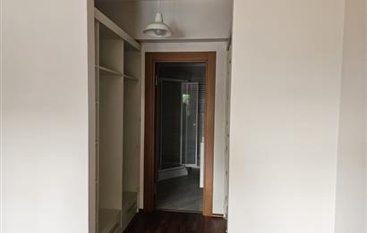 ÇAM KOZA COURT SİTESİNDE GENİŞ KULLANIŞLI 2+1 KİRALIK DAİRE