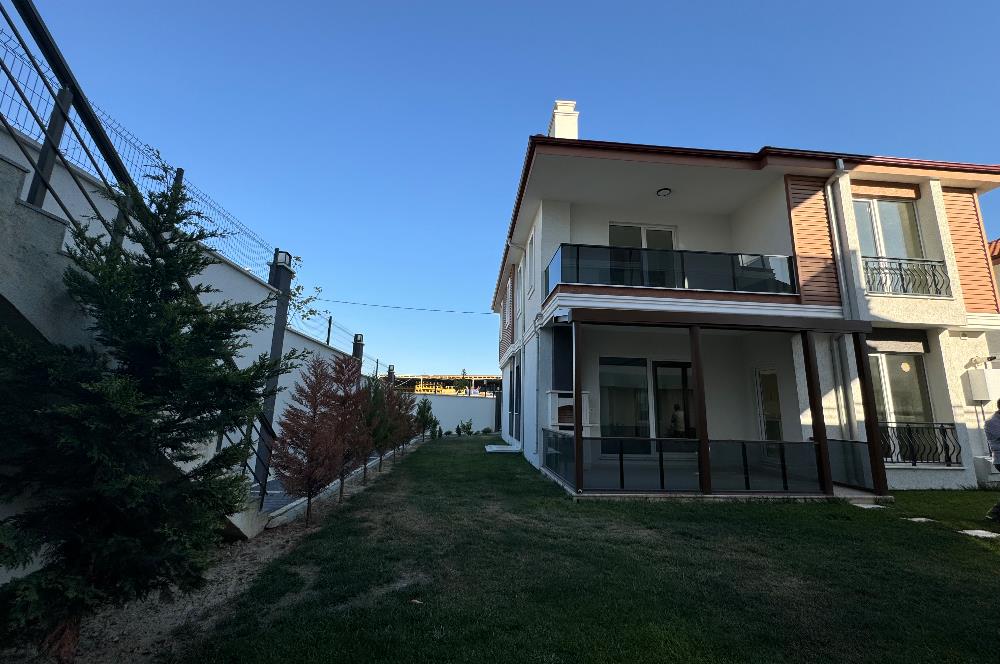 Century 21’den gelişen bölgede 5 + 1 villa