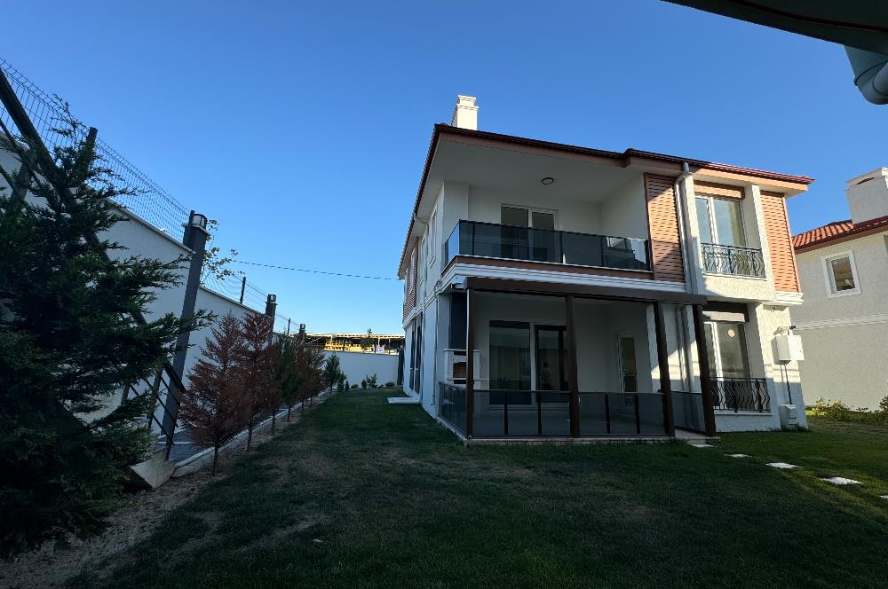 Century 21’den gelişen bölgede 5 + 1 villa