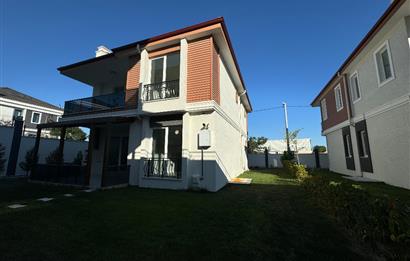 Century 21’den gelişen bölgede 5 + 1 villa