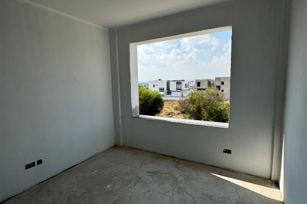 Gönyeli Aşıklar Tepesinde Muhteşem Manzaralı Her Odası Banyolu Satılık İkiz Triplex Villa (Tüm Masrafları Ödenmiş)