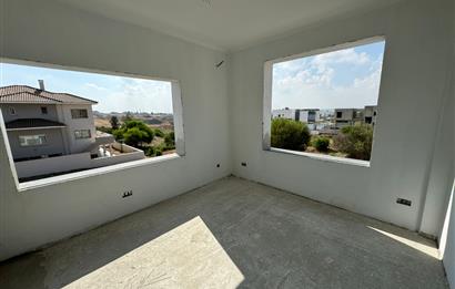 Gönyeli Aşıklar Tepesinde Muhteşem Manzaralı Her Odası Banyolu Satılık İkiz Triplex Villa (Tüm Masrafları Ödenmiş)