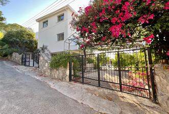 Satılık 3+1 villa, Bellapais, Bellapais manastırı yürüme mesafesinde