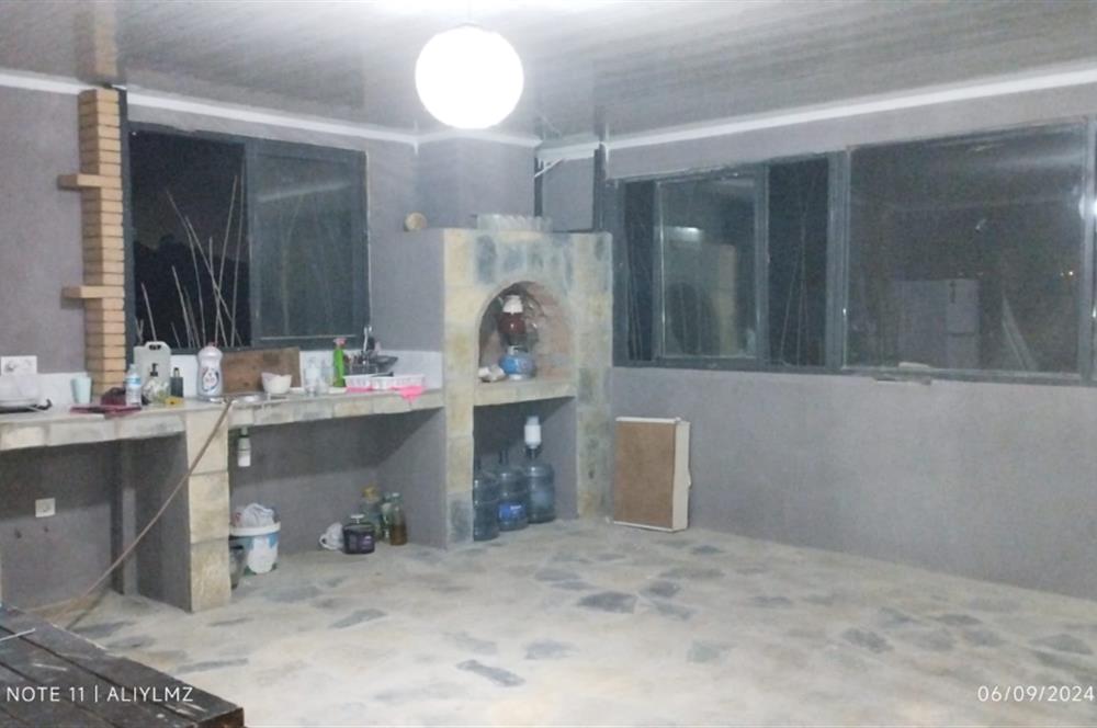 Mumcular Gökyer yıllık  kiralık 1698 m2 arazi ve icerisinde 1+1 esyalı müstakil ev