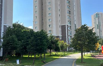 MALTEPE’DE SİTE İÇERİSİNDE GENİŞ 2+1